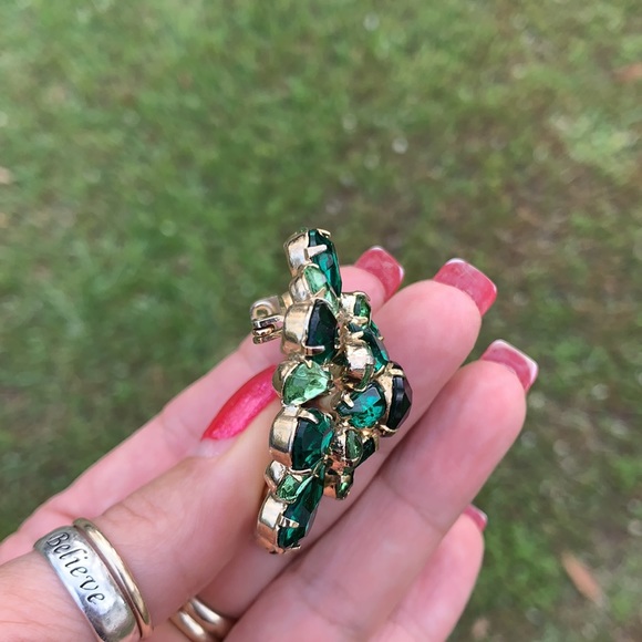 Vintage Gold-tone Green Rhinestone Domed Brooch - Picture 5 of 17